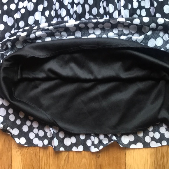 Polka dot pleated elastic waist skirt in black & white - Picture 5 of 6